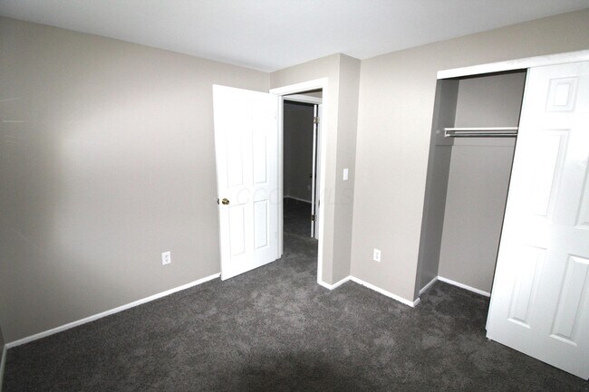 Building Photo - 5071 Albany Dr