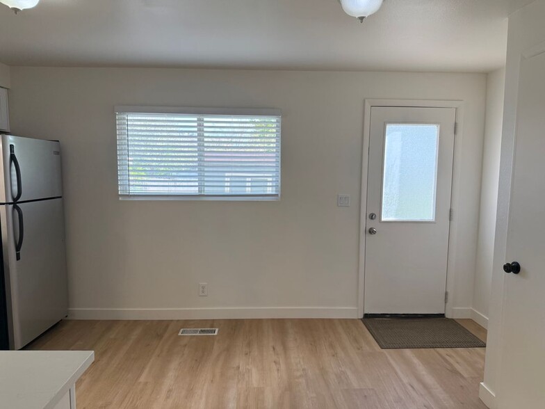 Building Photo - 81 W 300 N