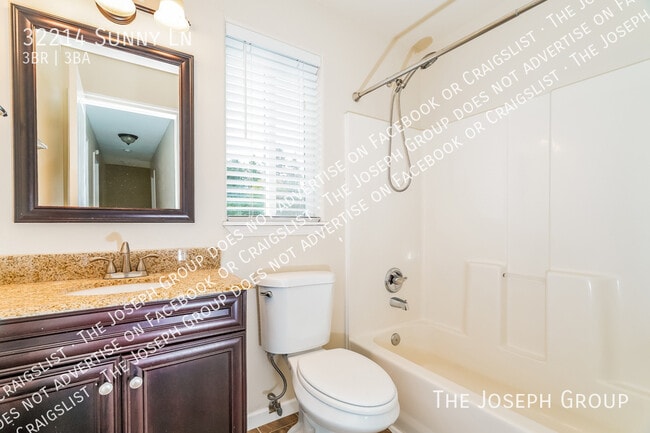 Building Photo - 32214 Sunny Ln