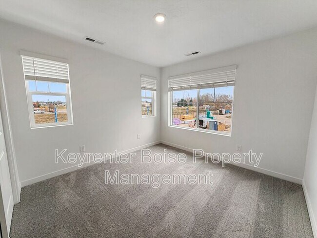 Building Photo - 4100 W Cirrus Ln