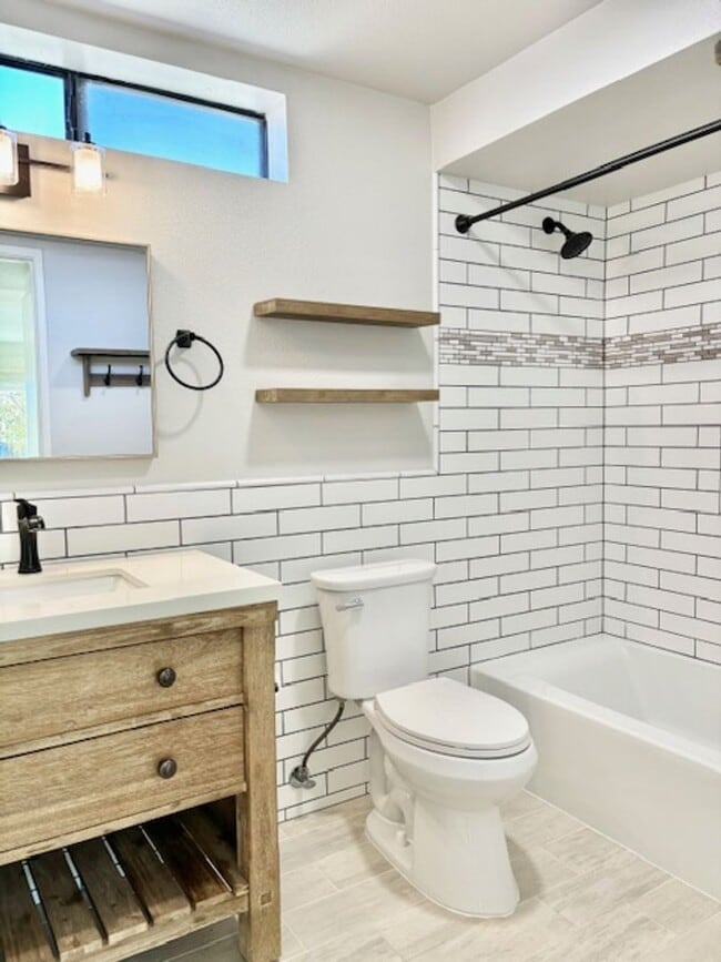 Building Photo - The Colony | Oxnard | 2 Bedroom + 2 Bathroom + Loft