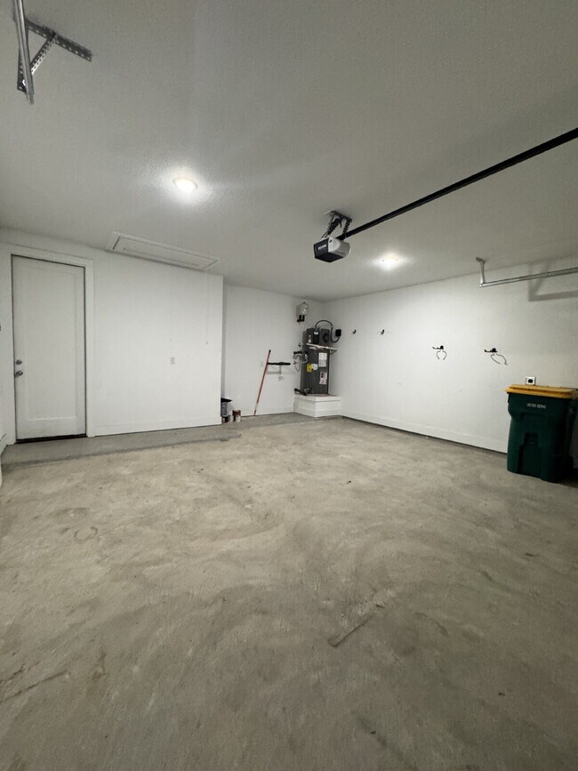 Building Photo - "Charming 4-Bed, 3-Bath Home in Castrovill...