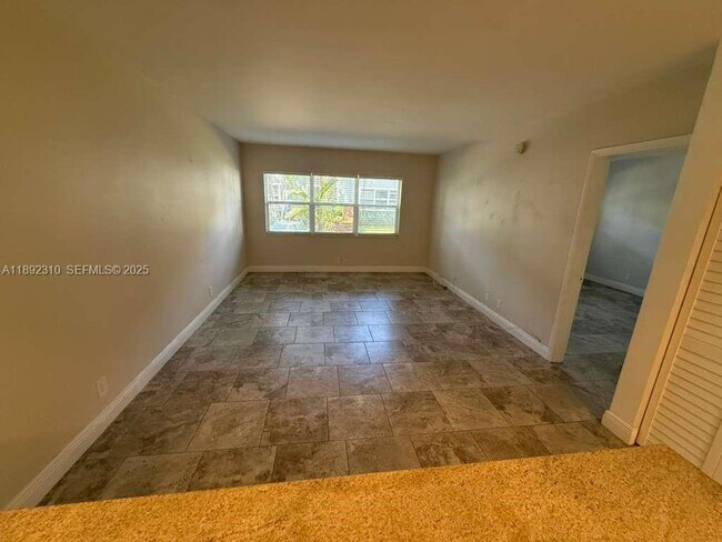 Building Photo - 280 S Cypress Rd