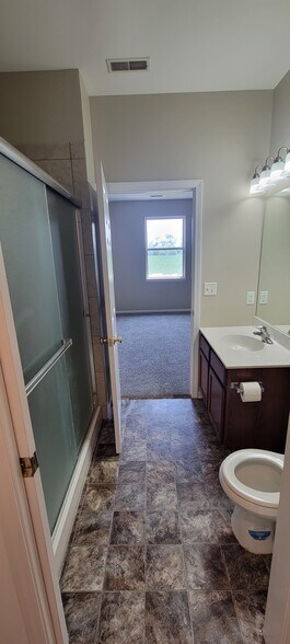 Primary bath - 7601 E 112th Ave