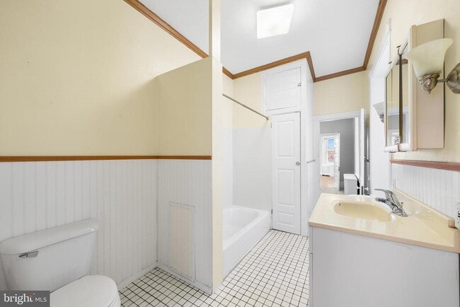 Building Photo - 7301 Chestnut Ave