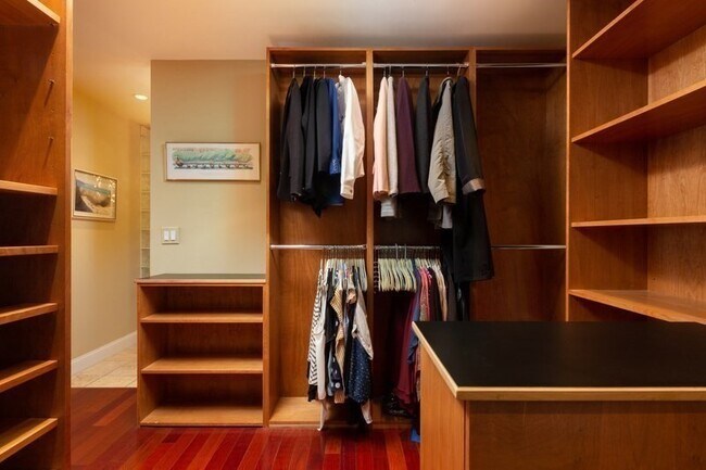 Building Photo - 65 E India Row