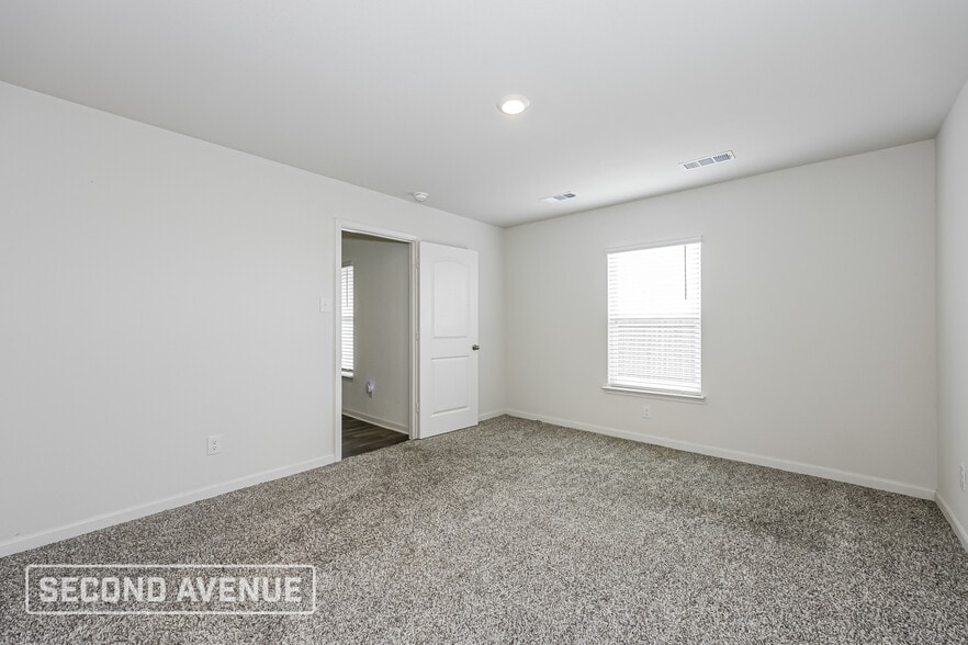 Building Photo - 327 Condie Russell Ave