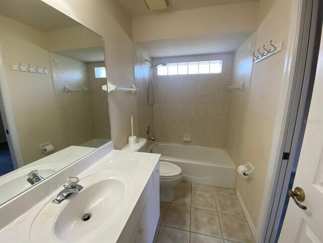 Building Photo - 15144 Lakeland Cir