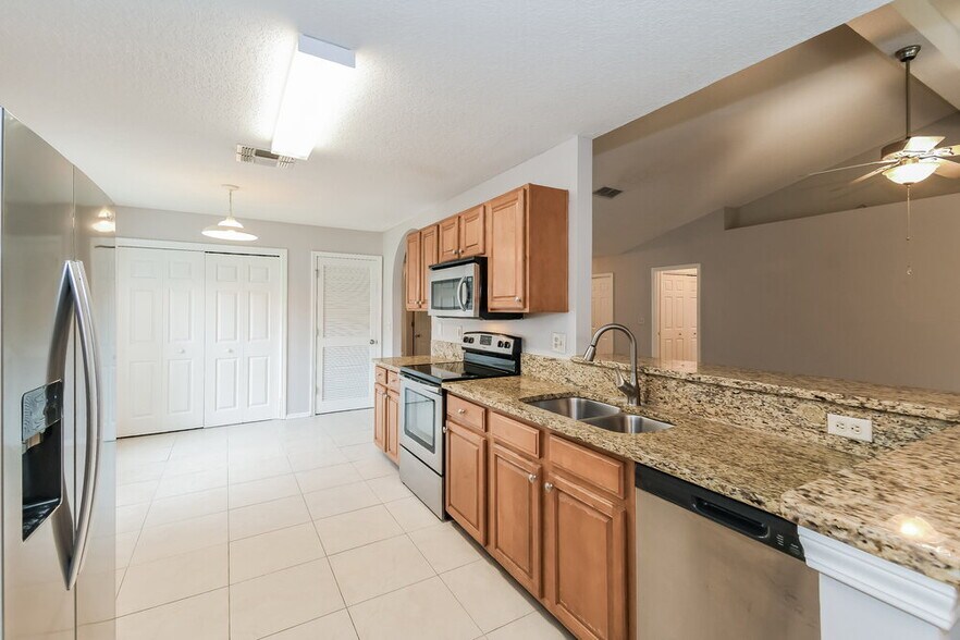 Building Photo - 552 Sparrow Branch Cir