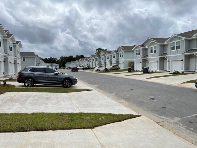 Building Photo - 1630 Iroquois Ct