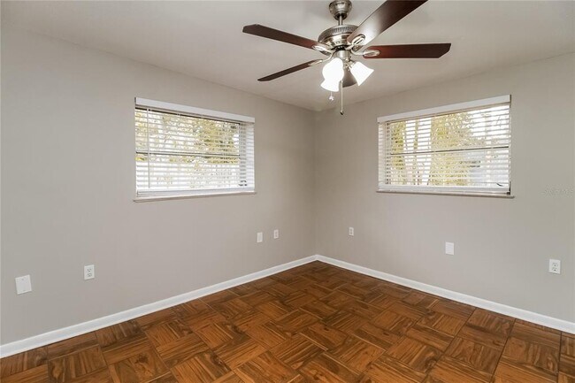 Building Photo - 5133 Oak Hill Dr