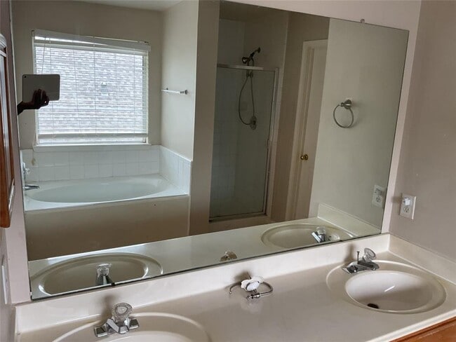 Building Photo - 3110 Meadow Bay Dr