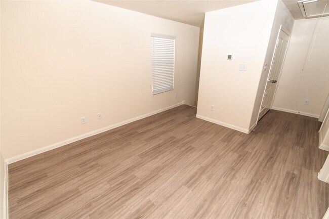 Building Photo - 4259 Silver Ranch Rd