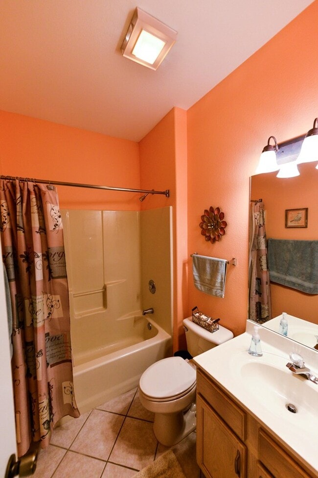 Building Photo - 10 Golf House Rd