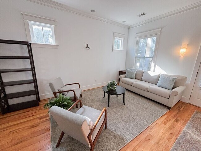 Building Photo - 1051 Phillips Park Dr