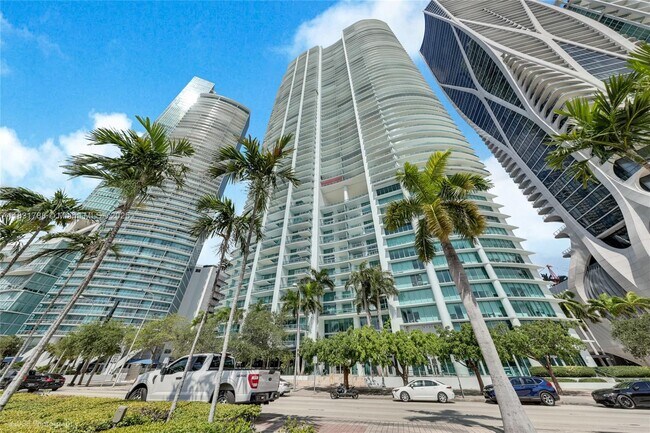 Building Photo - 900 Biscayne Blvd