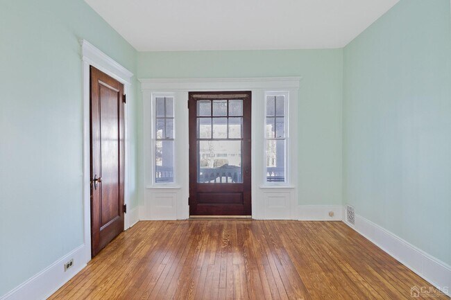 Building Photo - 6 E Union Ave