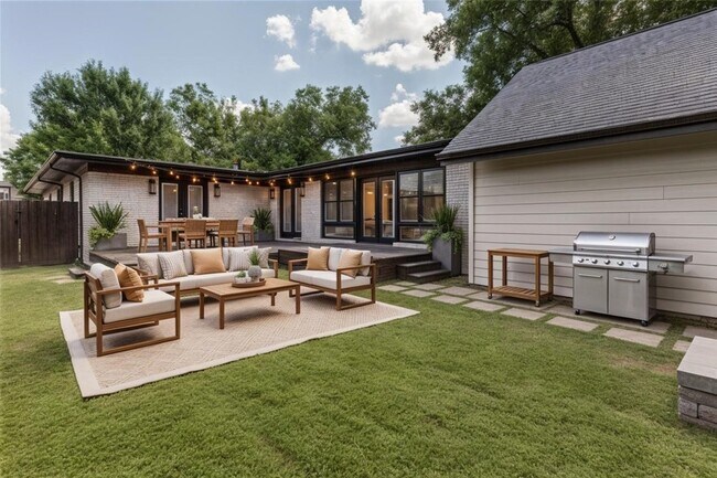 Building Photo - 7219 E Mockingbird Ln