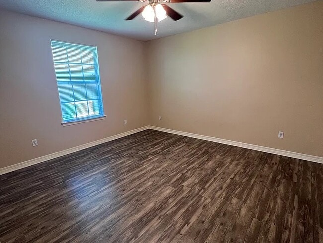 Building Photo - 1424 Roebling Tr