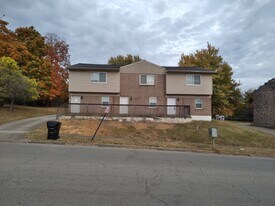 Building Photo - 613 Ridgeview Dr