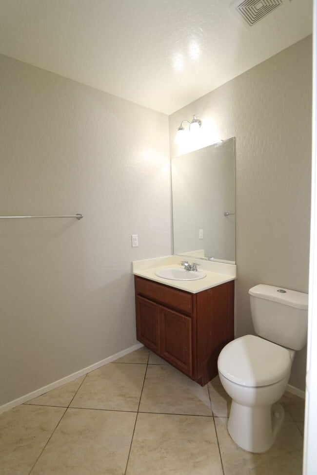 Building Photo - Beautiful 3 Bedroom Home in Southwest