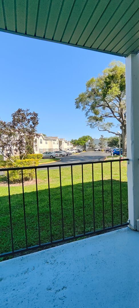 Building Photo - 2550 N Alafaya Trail