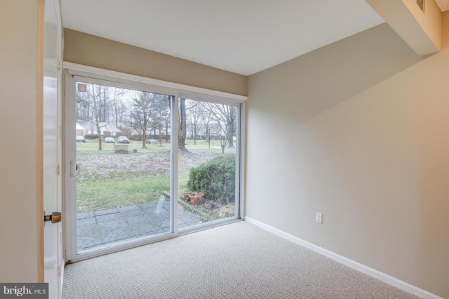 Building Photo - 6 Normandy Square Ct