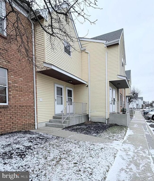 Building Photo - 1007 Woodchip Rd