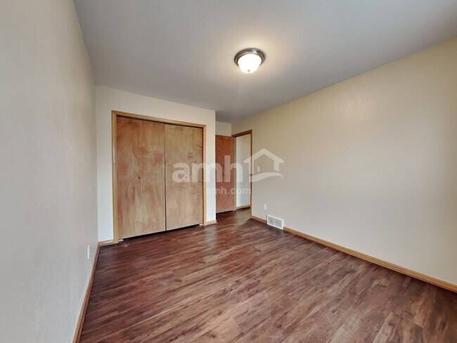 Building Photo - 3207 Barclay Ct