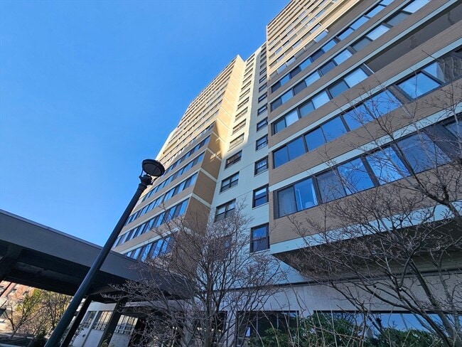 Building Photo - 6 Whittier Pl