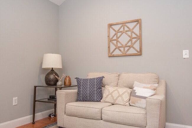 Building Photo - 318 N Duke St