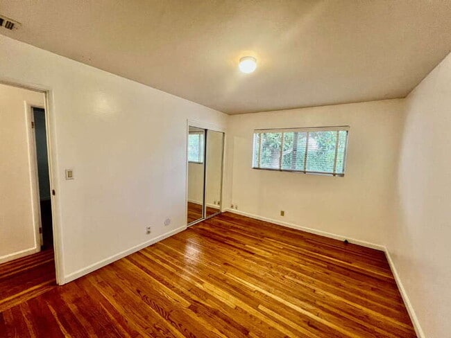 Building Photo - 280 Markham Ave