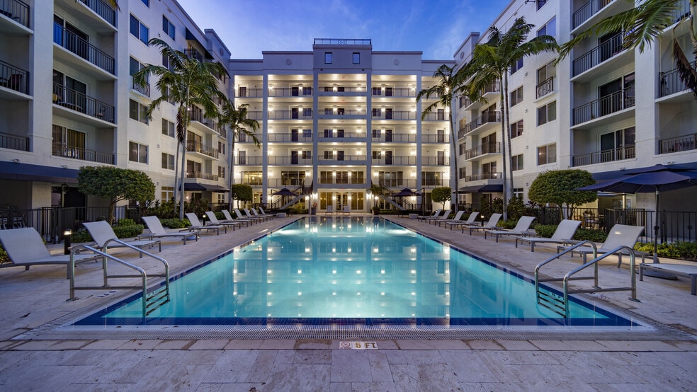 Swimming Pool - Manor in Plantation
