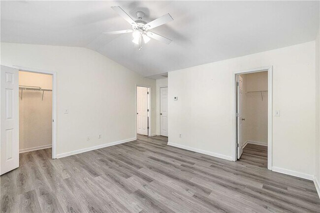 Building Photo - 4003 Labrador Way