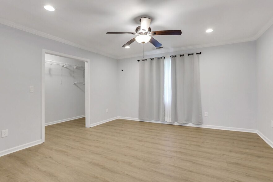 Building Photo - 3436 Pinehill Dr