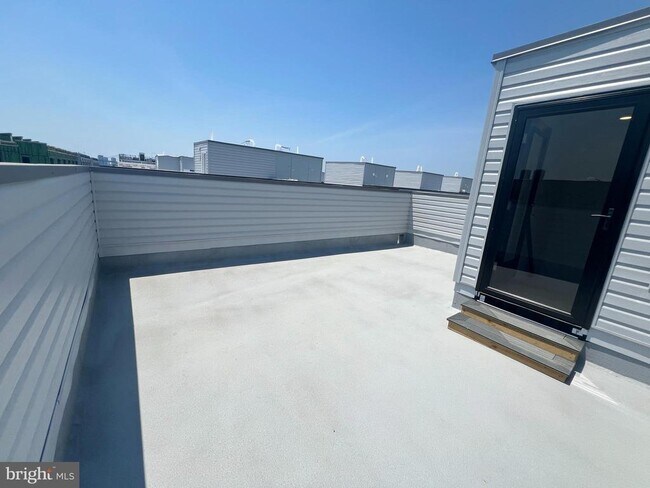 Building Photo - 3010 Pierview Walk