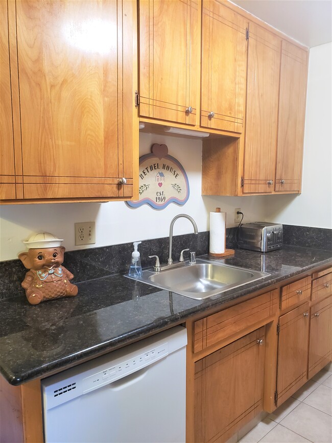 Kitchen with Granite Counters - Arlington Apartments