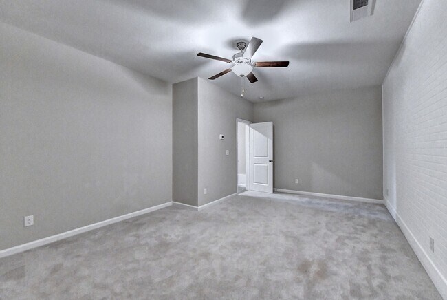 Building Photo - 4655 White St