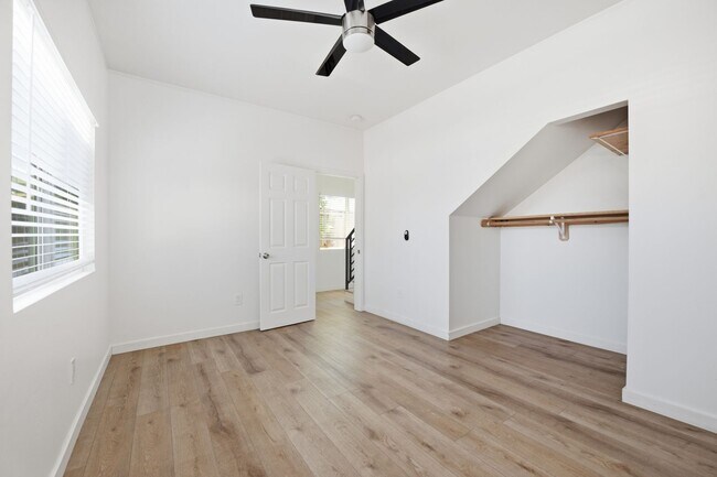 Building Photo - 6271 Mary Ln Dr