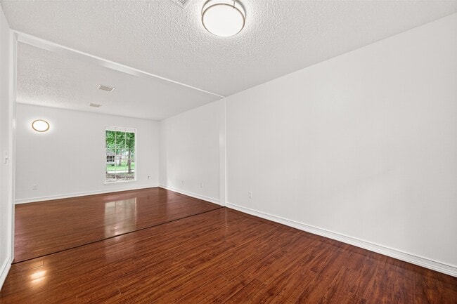 Building Photo - 42 Rockridge Dr