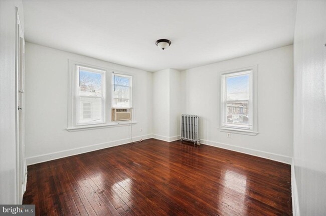 Building Photo - 401 W Fisher Ave