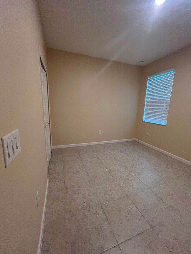 Building Photo - Beautiful 3-Bedroom + Flex Room Home for Rent in Sawgrass Plantation