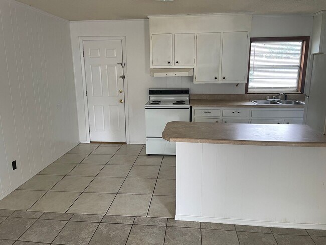 Building Photo - 596 Florosa Ct