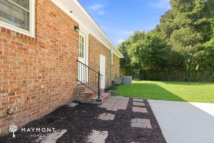 Building Photo - 3310 Jules Dr