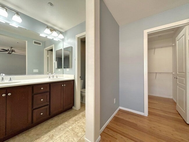 Building Photo - Beautiful Multi-Level 2-Bedroom Condo in Victoria Gardens HOA!