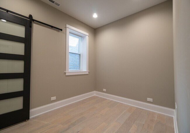Building Photo - Newly Rehabbed 3-bedroom, 2-bath Gem with In-Unit Washer/Dryer! Discover Uptown Living.