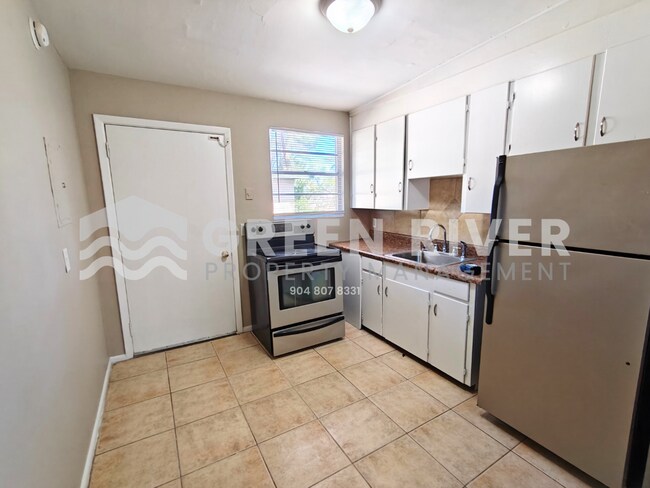 Building Photo - Quiet 2 Bedroom Retreat Available Now – Pets Welcome!