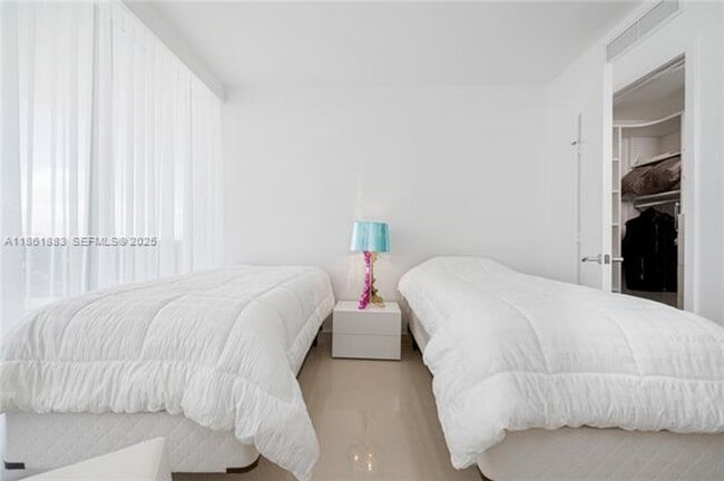Building Photo - 5875 Collins Ave
