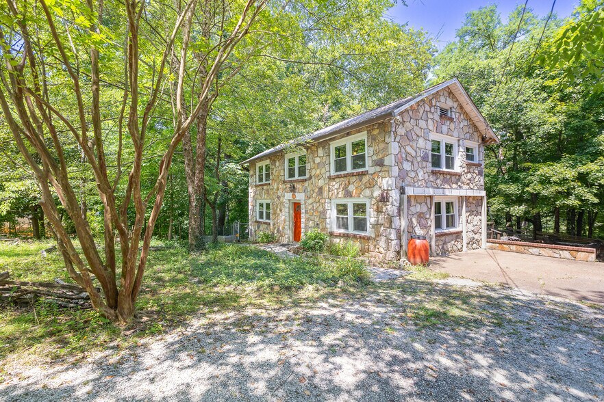 Primary Photo - 511 Taylor Rd