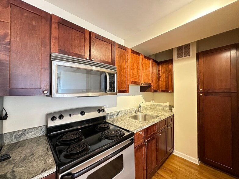 Building Photo - 4180 N Marine Dr